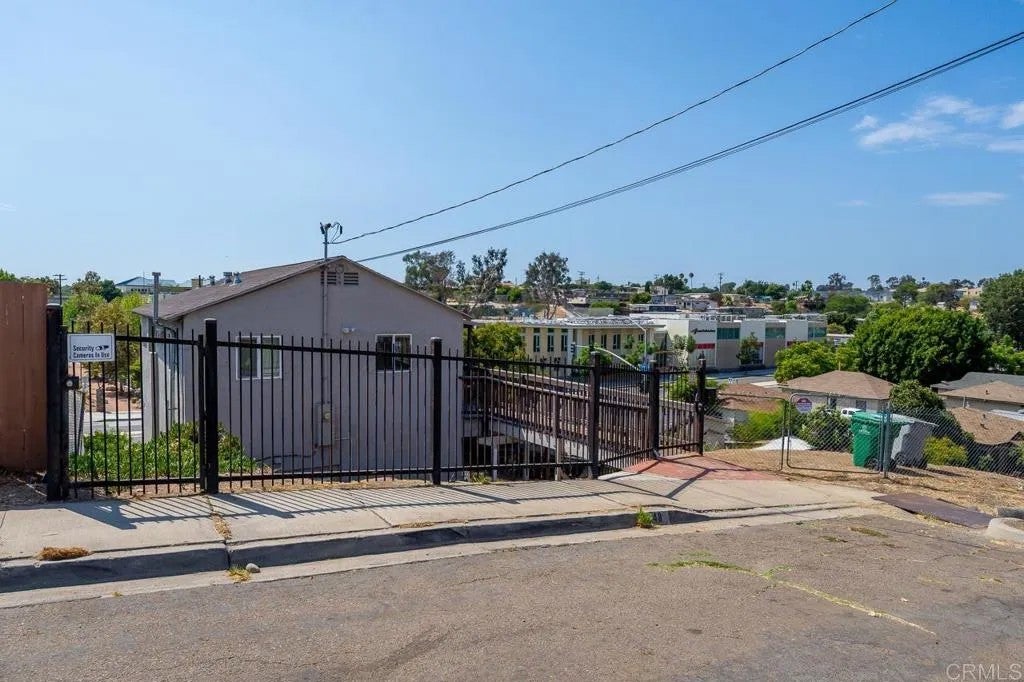 648 51 Street