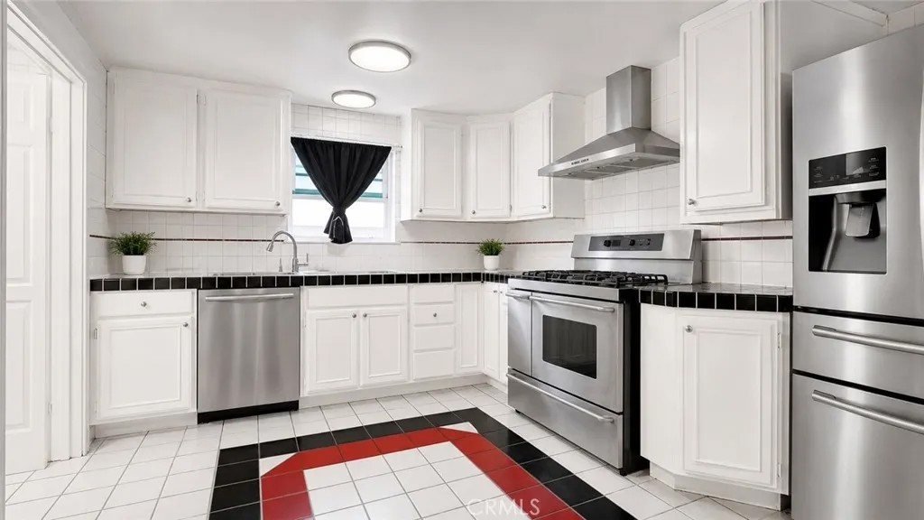 1542 W 223rd