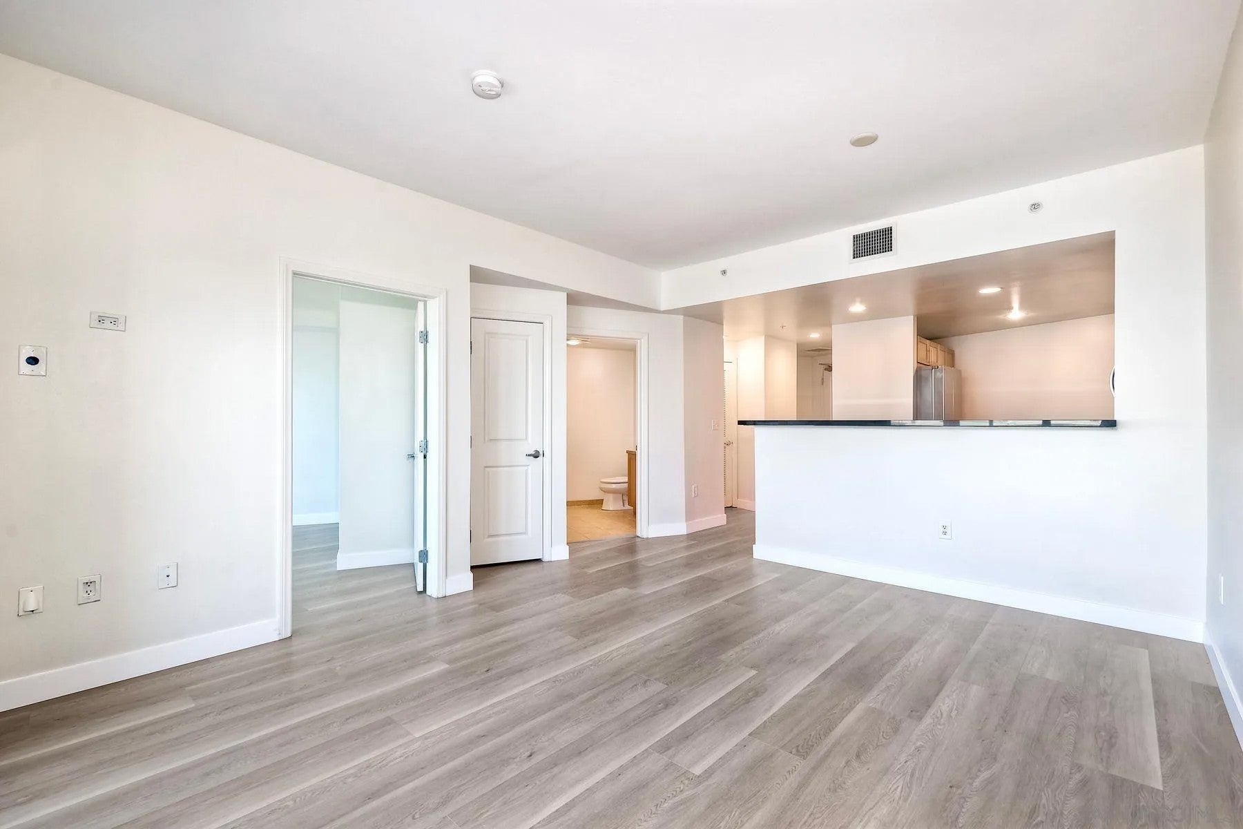 253 10th Ave 1305