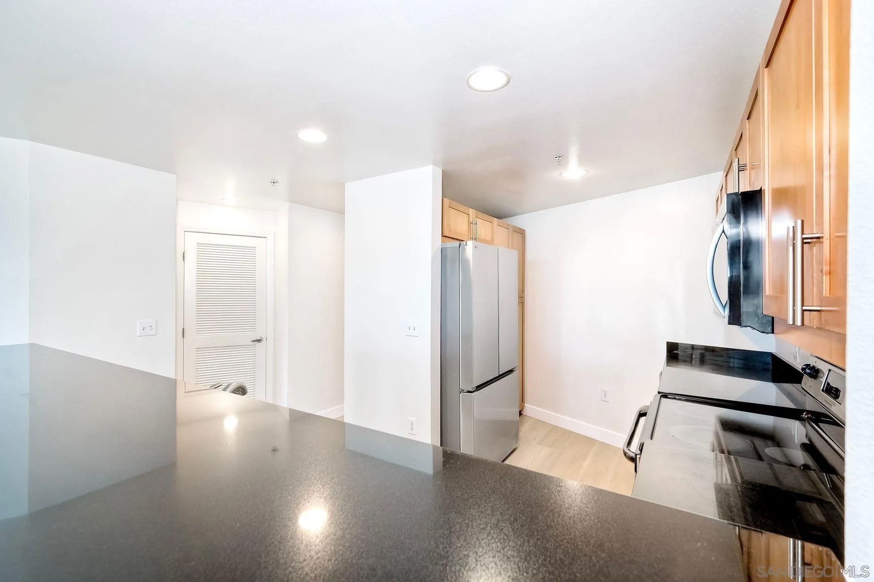 253 10th Ave 1305