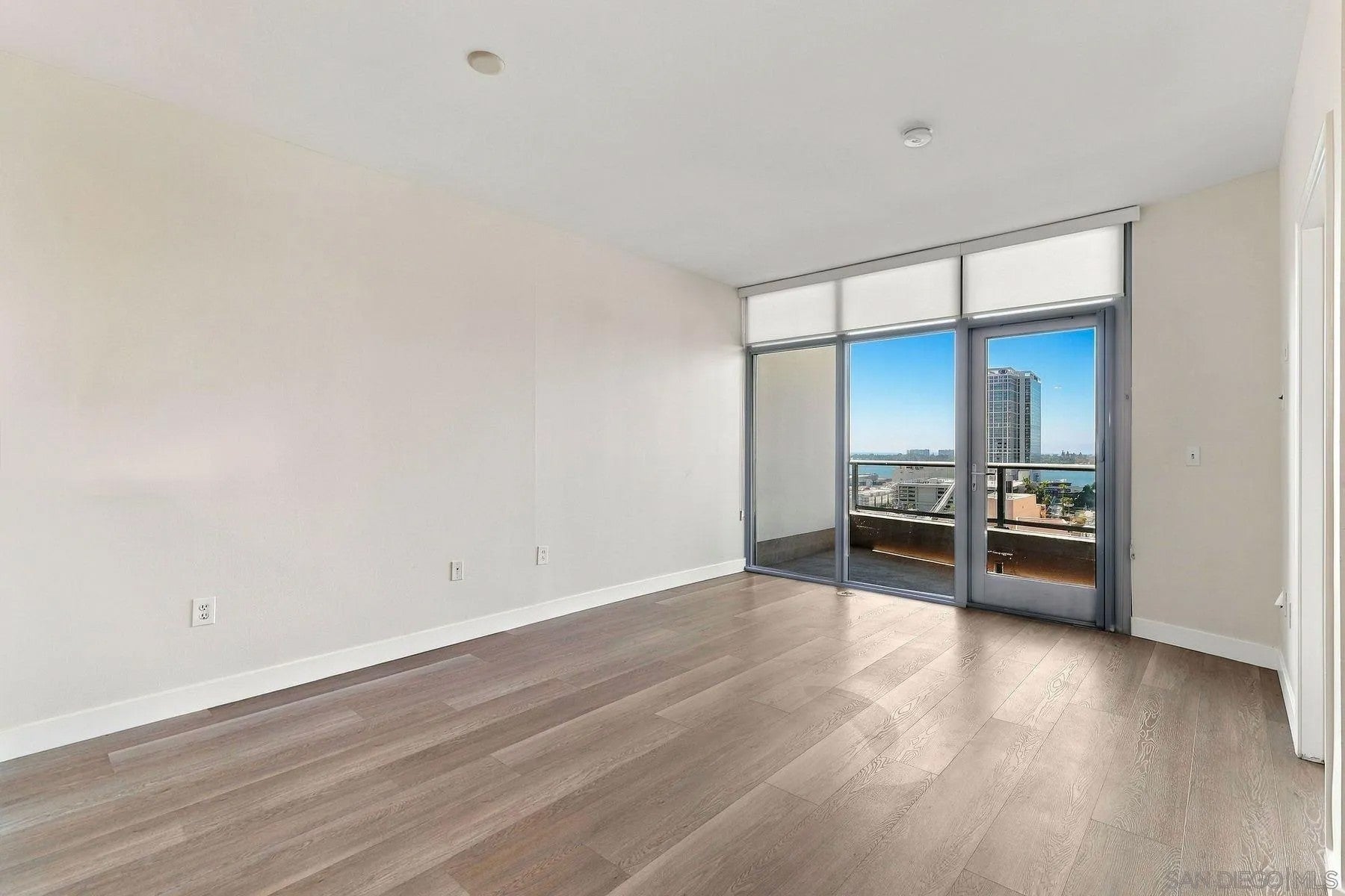 253 10th Ave 1305