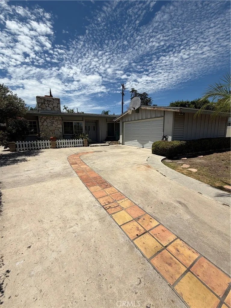 Photo of 22346 Hartland Street, Canoga Park, CA 91303 (MLS # SR26162697)
