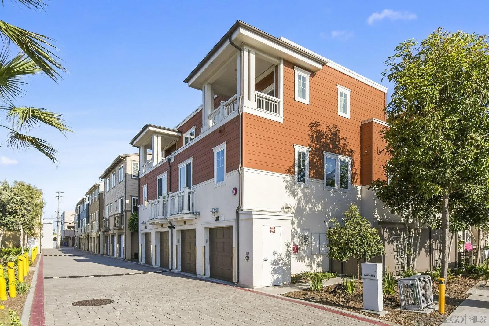 802 Santa Barbara Pl