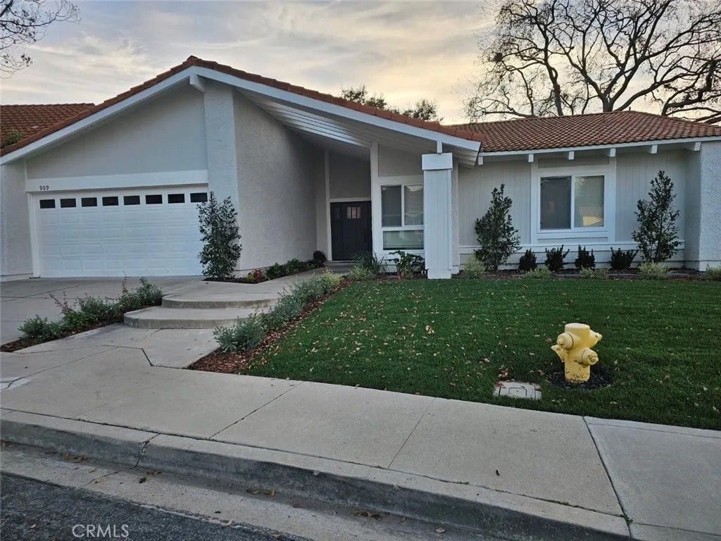 Photo of 909 Brightstone Court, Westlake Village, CA 91361 (MLS # SR26039262)