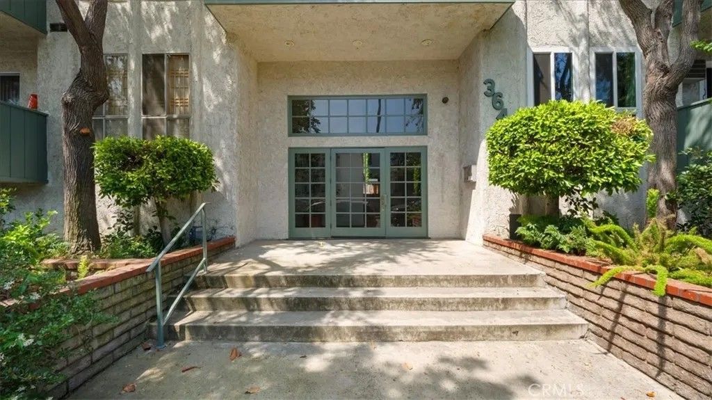 Photo of 3649 Glendon Avenue #202, Los Angeles, CA 90034 (MLS # CV26037350)
