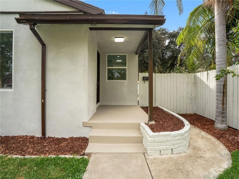 2422 N Forest