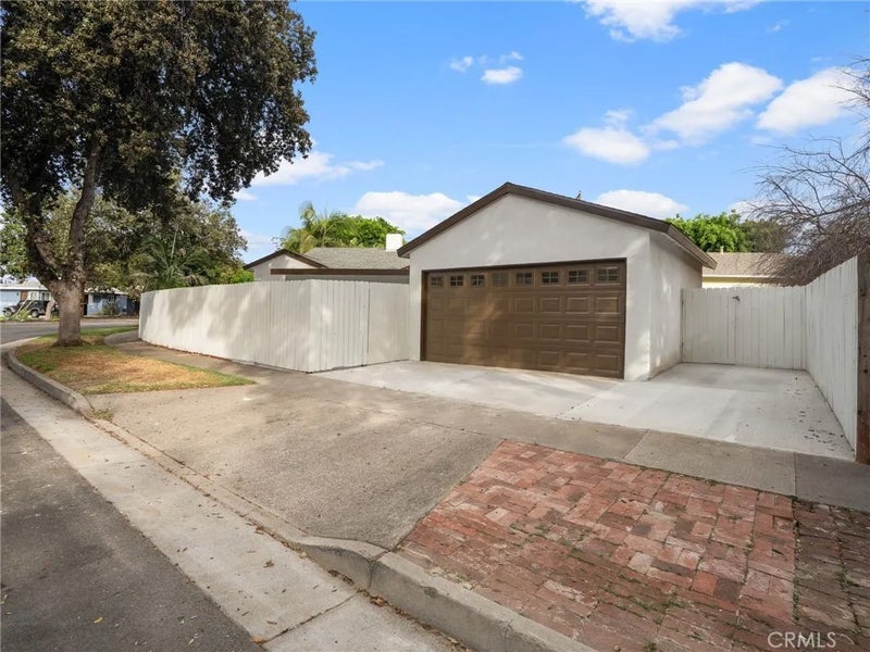 2422 N Forest