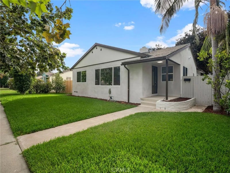 2422 N Forest