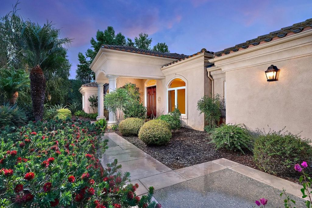 Photo of 1691 Tecalote Dr, Fallbrook, CA 92028 (MLS # 250039387)