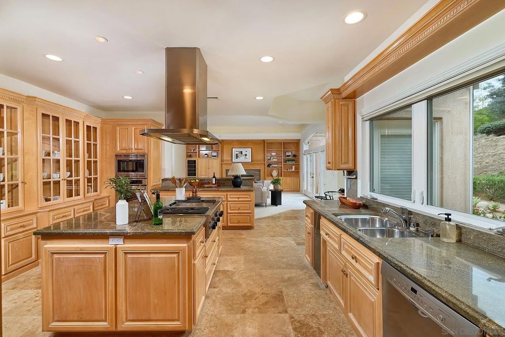 Photo of 1691 Tecalote Dr, Fallbrook, CA 92028 (MLS # 250039387)