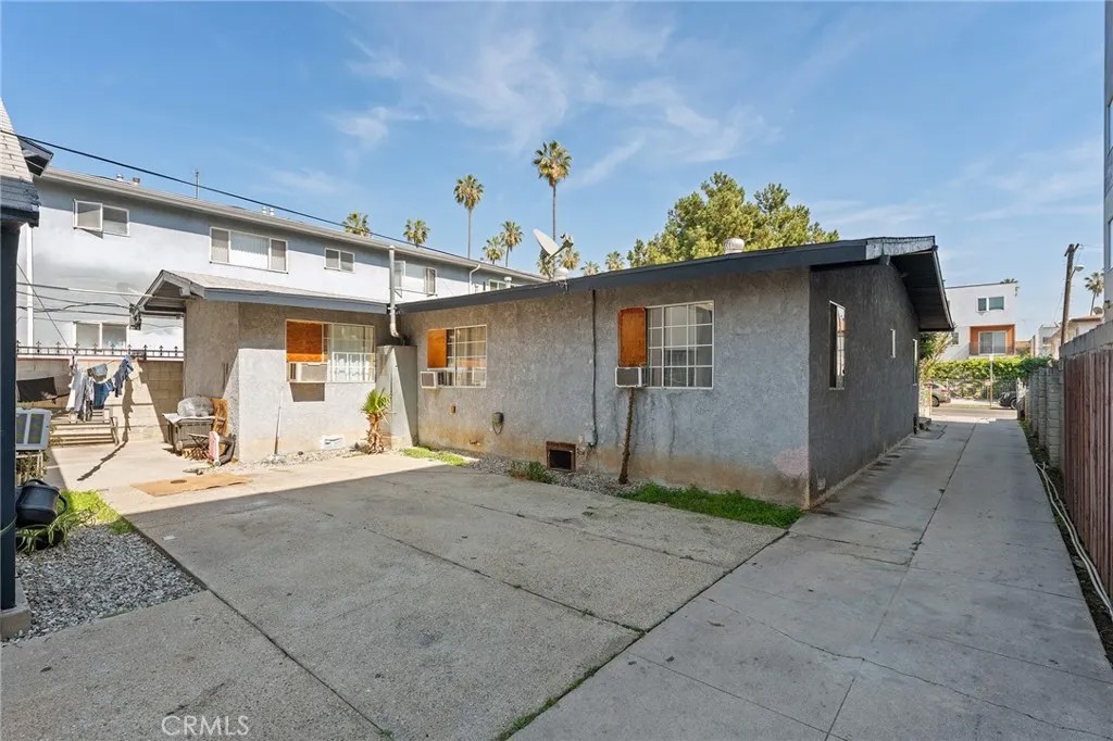 955 N Normandie