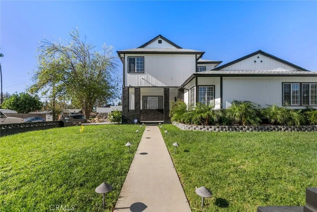 Photo of 11001 Collett, Granada Hills, CA 91344 (MLS # GD26003331)