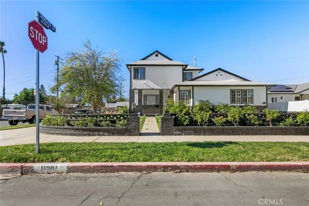 Photo of 11001 Collett, Granada Hills, CA 91344 (MLS # GD26003331)