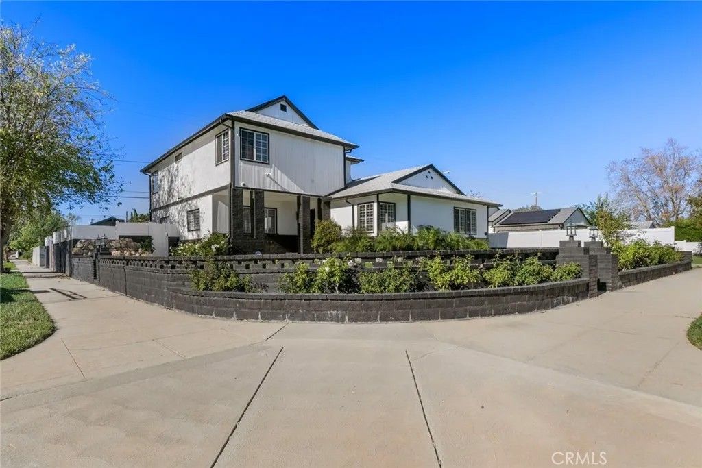 Photo of 11001 Collett, Granada Hills, CA 91344 (MLS # GD26003331)