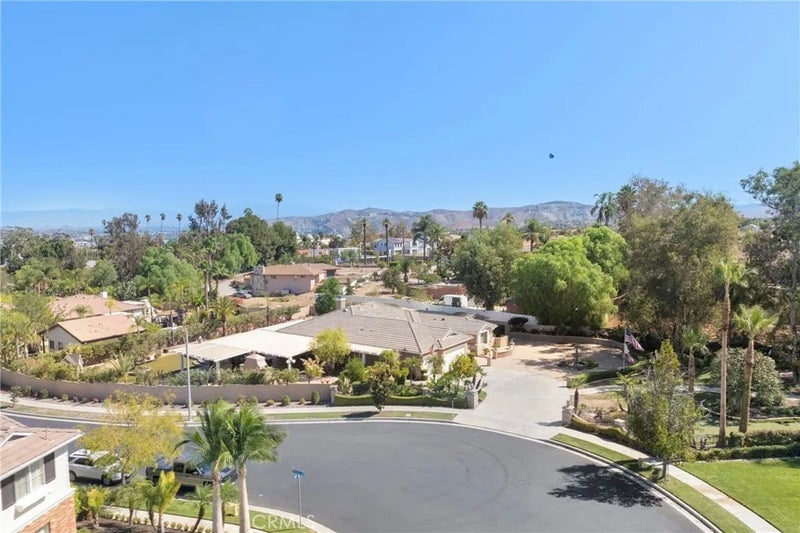 2551 Rosser Dr