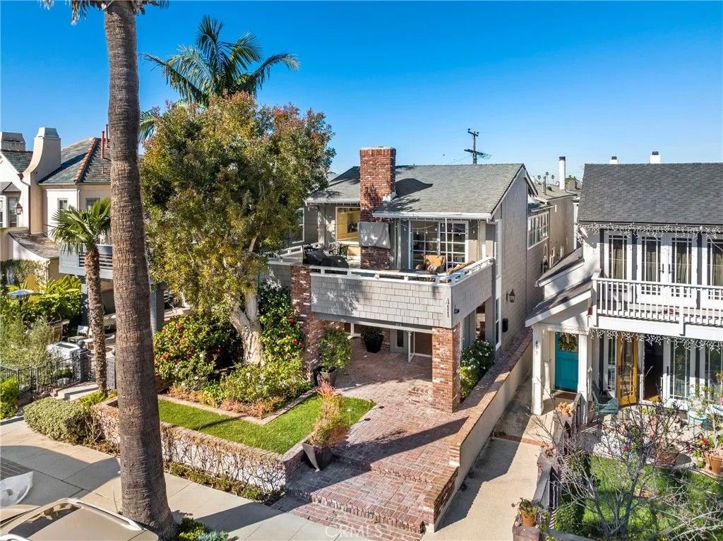 Photo of 411 Goldenrod Ave #A, Corona Del Mar, CA 92625 (MLS # LG26041721)