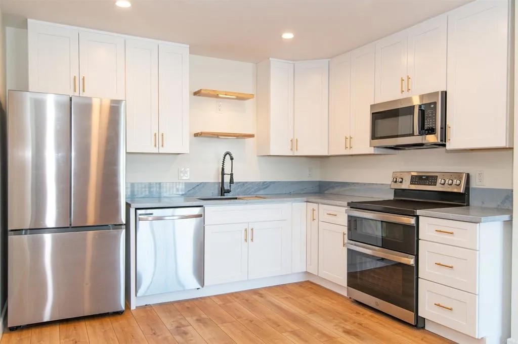 3030 Suncrest Dr. 605