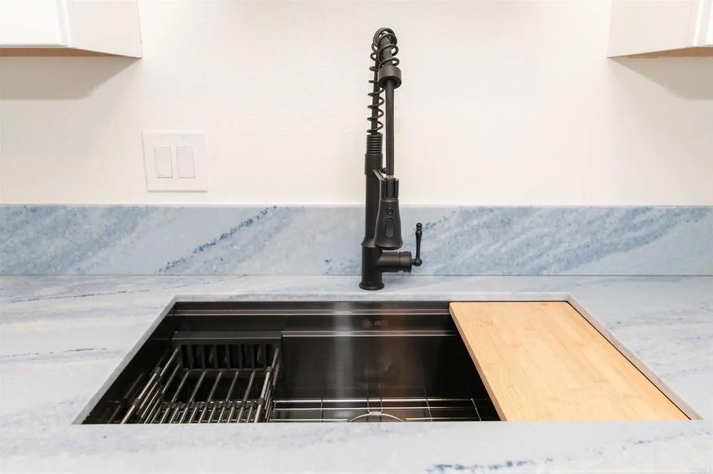 3030 Suncrest Dr. 605