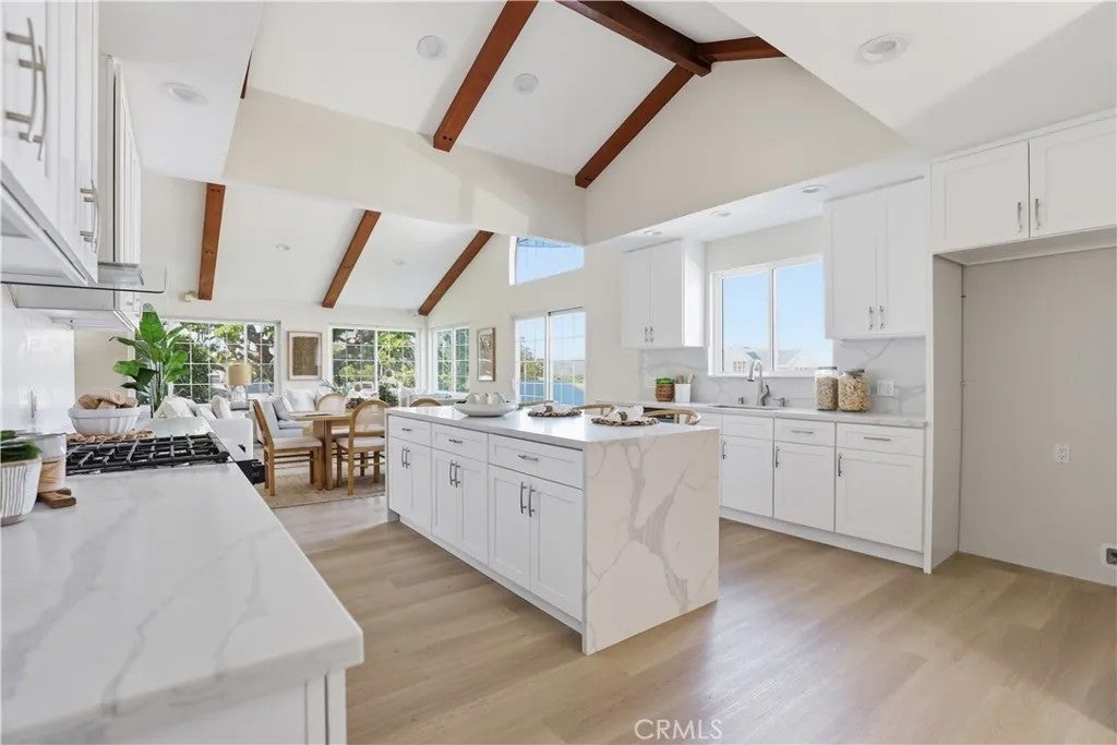 6200 W 77th Street