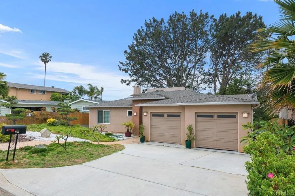 Photo of 701 Marsolan Avenue, Solana Beach, CA 92075 (MLS # NDP2609297)