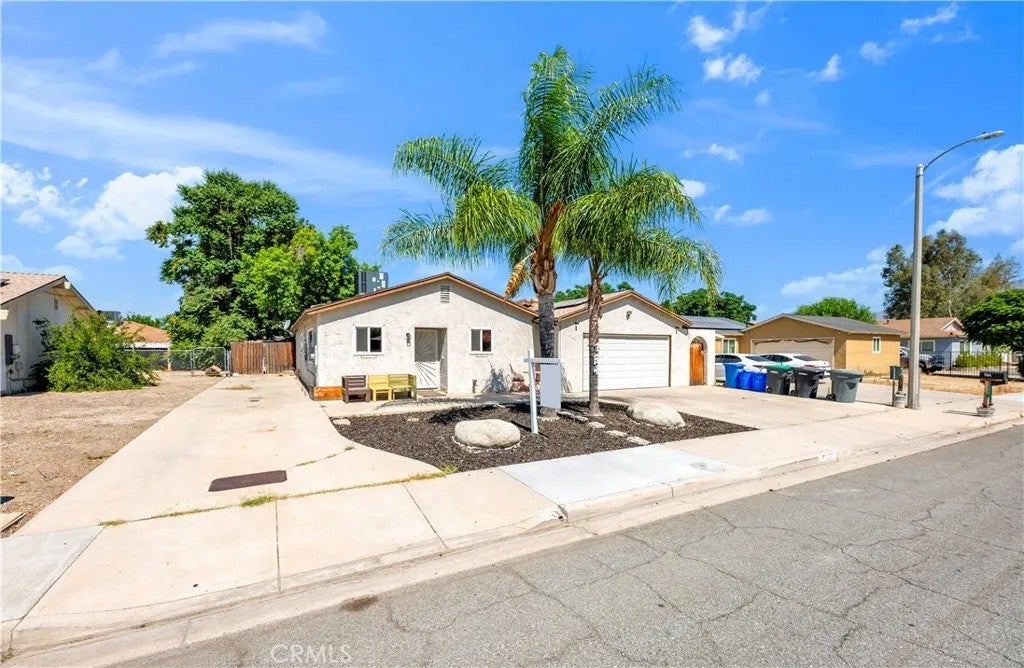 Photo of 784 S Miramar Ave, San Jacinto, CA 92583 (MLS # SW26141606)