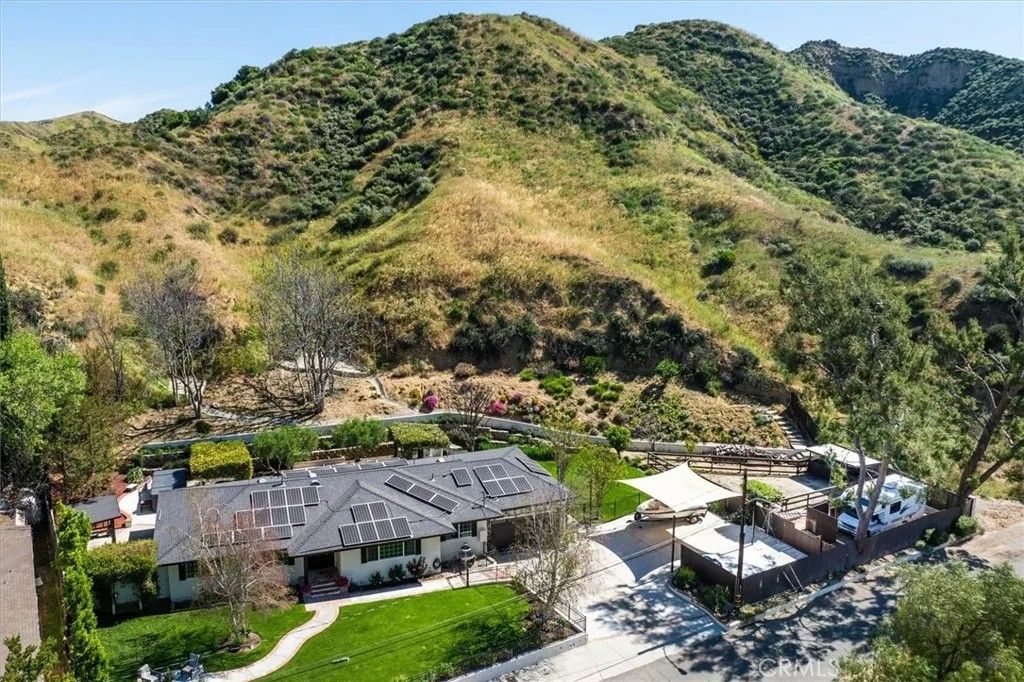 Photo of 28838 Lincoln Ave, Castaic, CA 91384 (MLS # SR26062692)