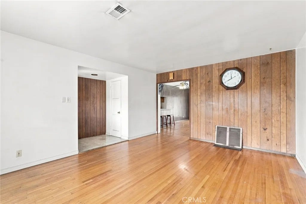 4832 Coldbrook