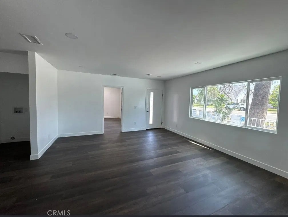 1161 N La Cadena