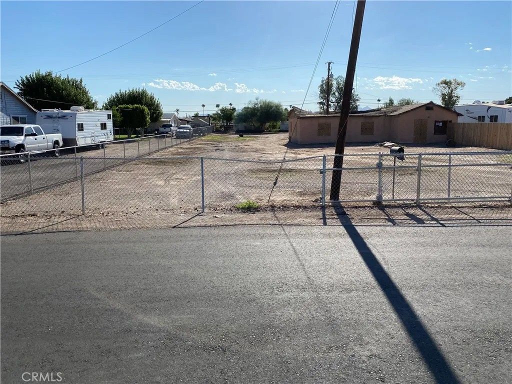 Photo of 256 N Acacia St, Blythe, CA 92225 (MLS # PW26001499)