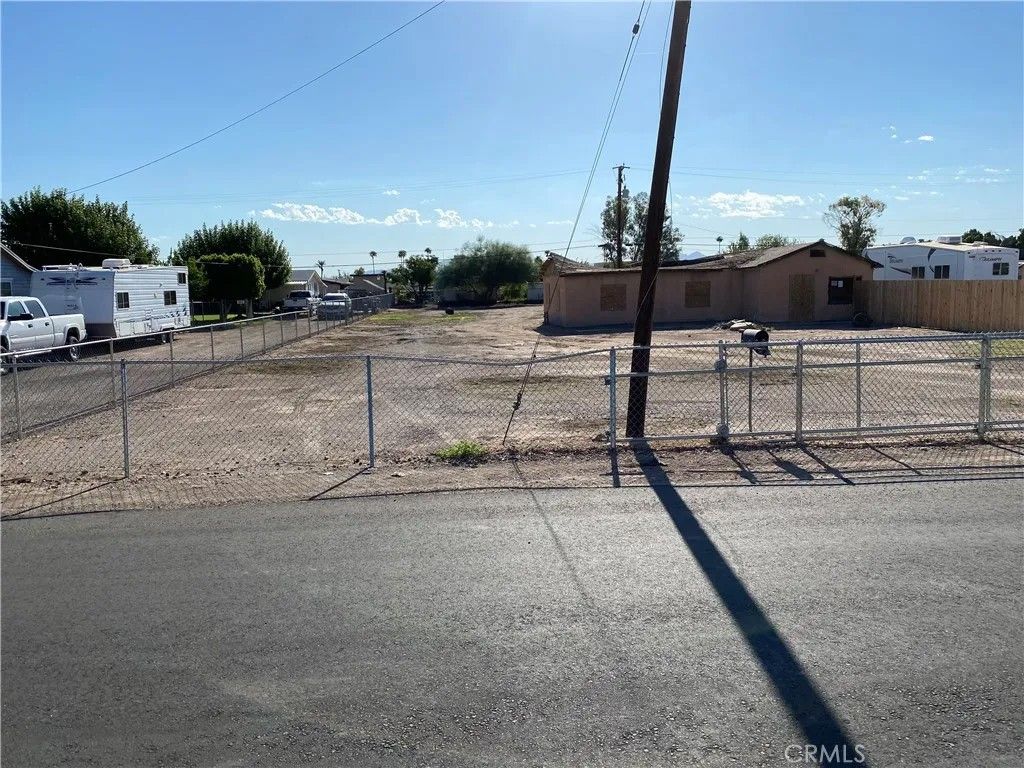 Photo of 256 N Acacia St, Blythe, CA 92225 (MLS # PW26001499)