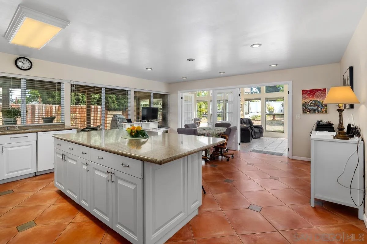 1387 Don Carlos Ct