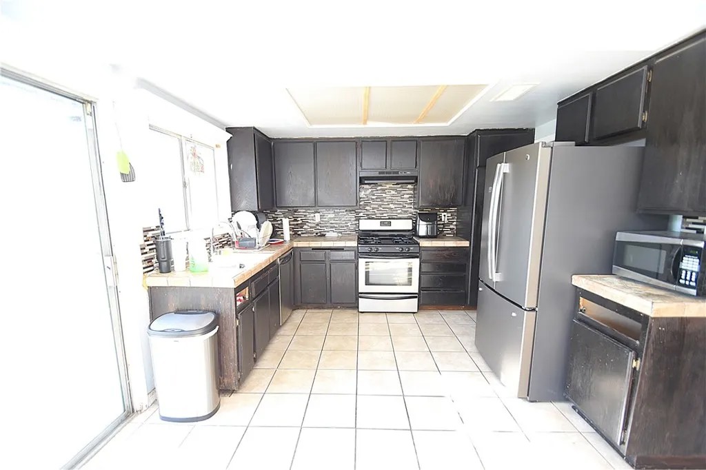 1814 E Avenue R2