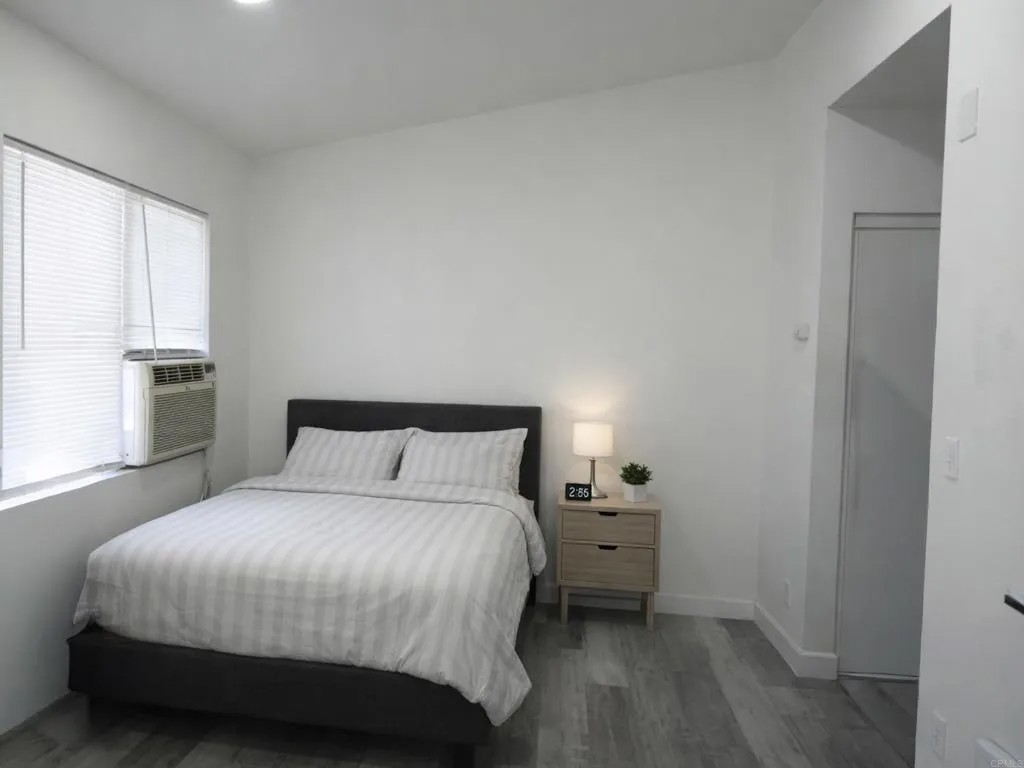 875 W San Ysidro Boulevard 14