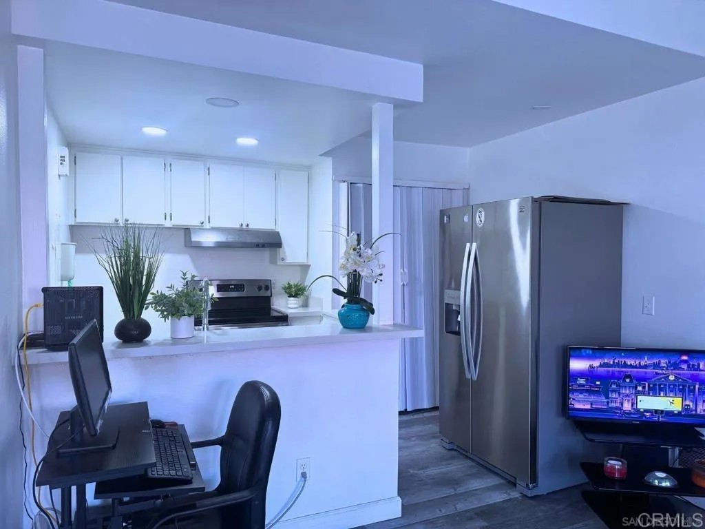 875 W San Ysidro Boulevard 14