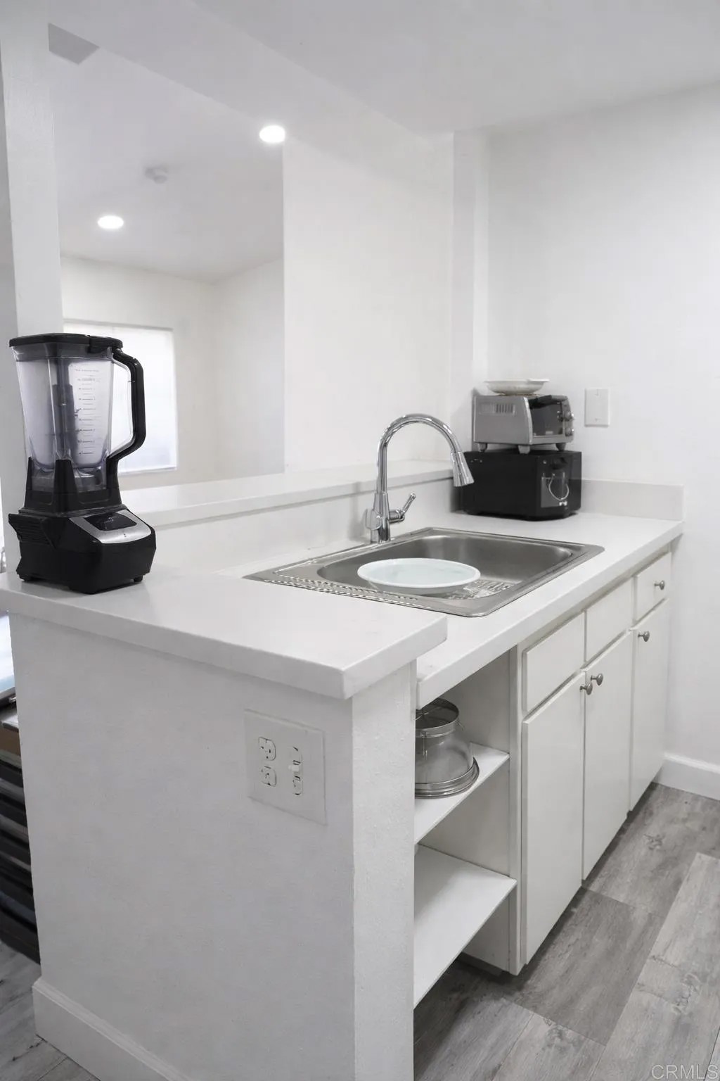875 W San Ysidro Boulevard 14