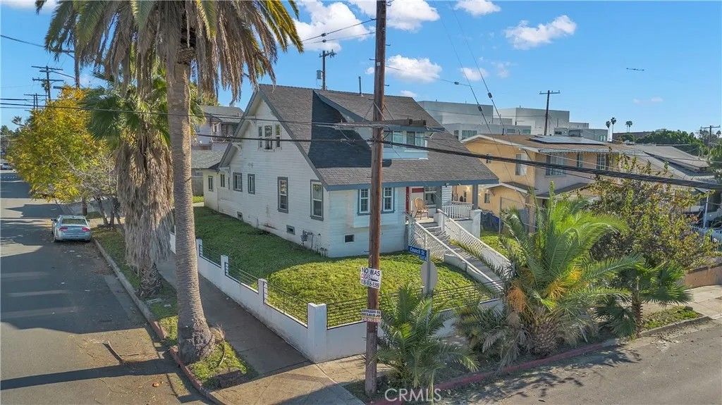 Photo of 152 N Benton Way, Los Angeles, CA 90026 (MLS # DW25277596)