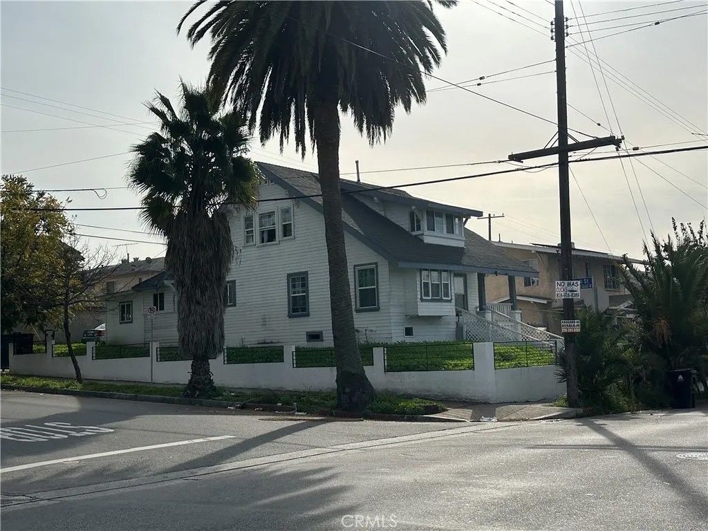 Photo of 152 N Benton Way, Los Angeles, CA 90026 (MLS # DW25277596)