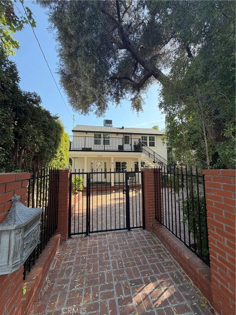 12406 Magnolia