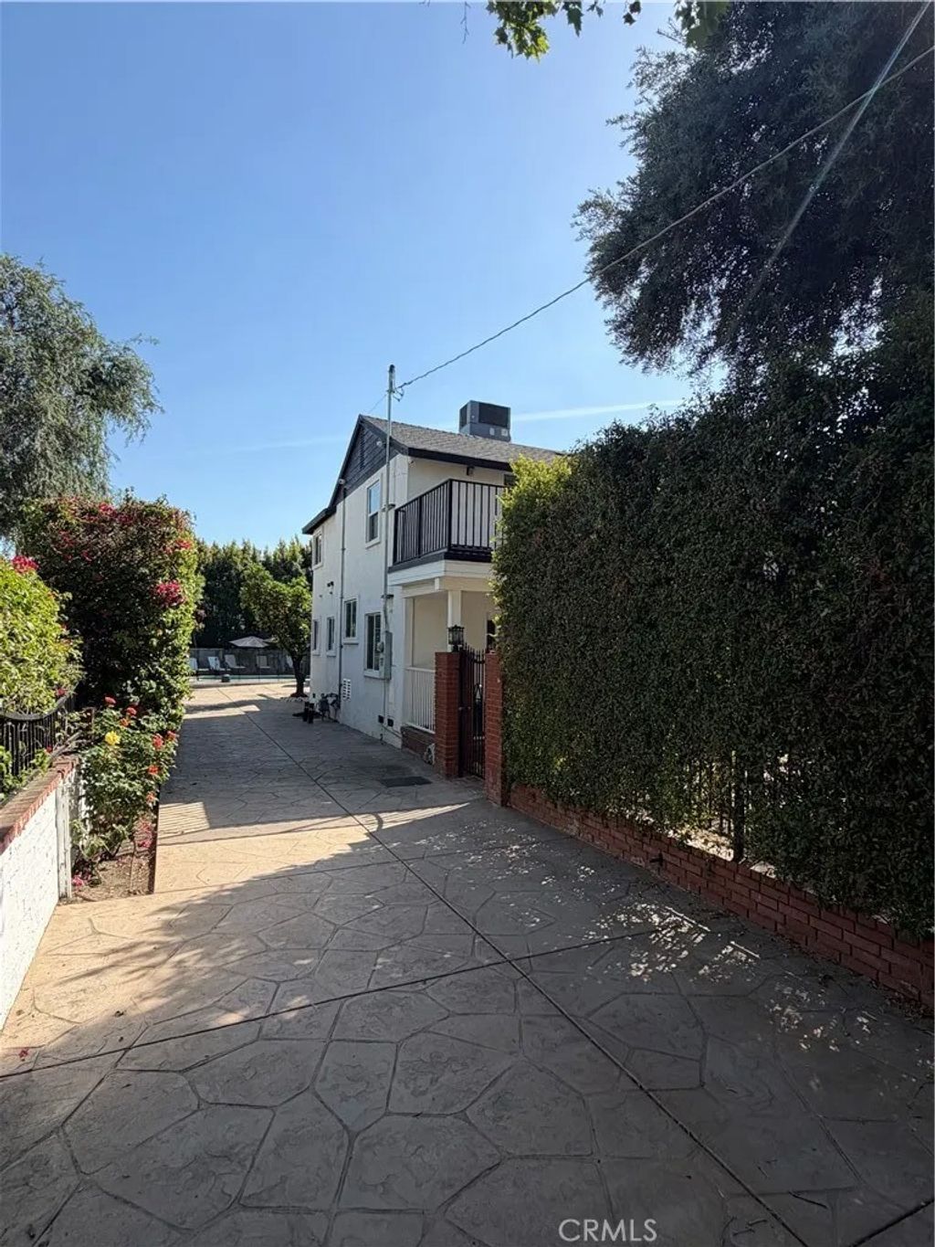 Photo of 12406 Magnolia Blvd, Valley Village, CA 91607 (MLS # SR26074093)