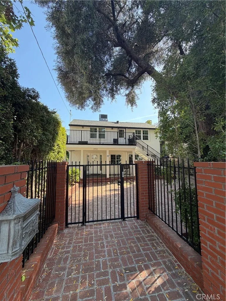 12406 Magnolia