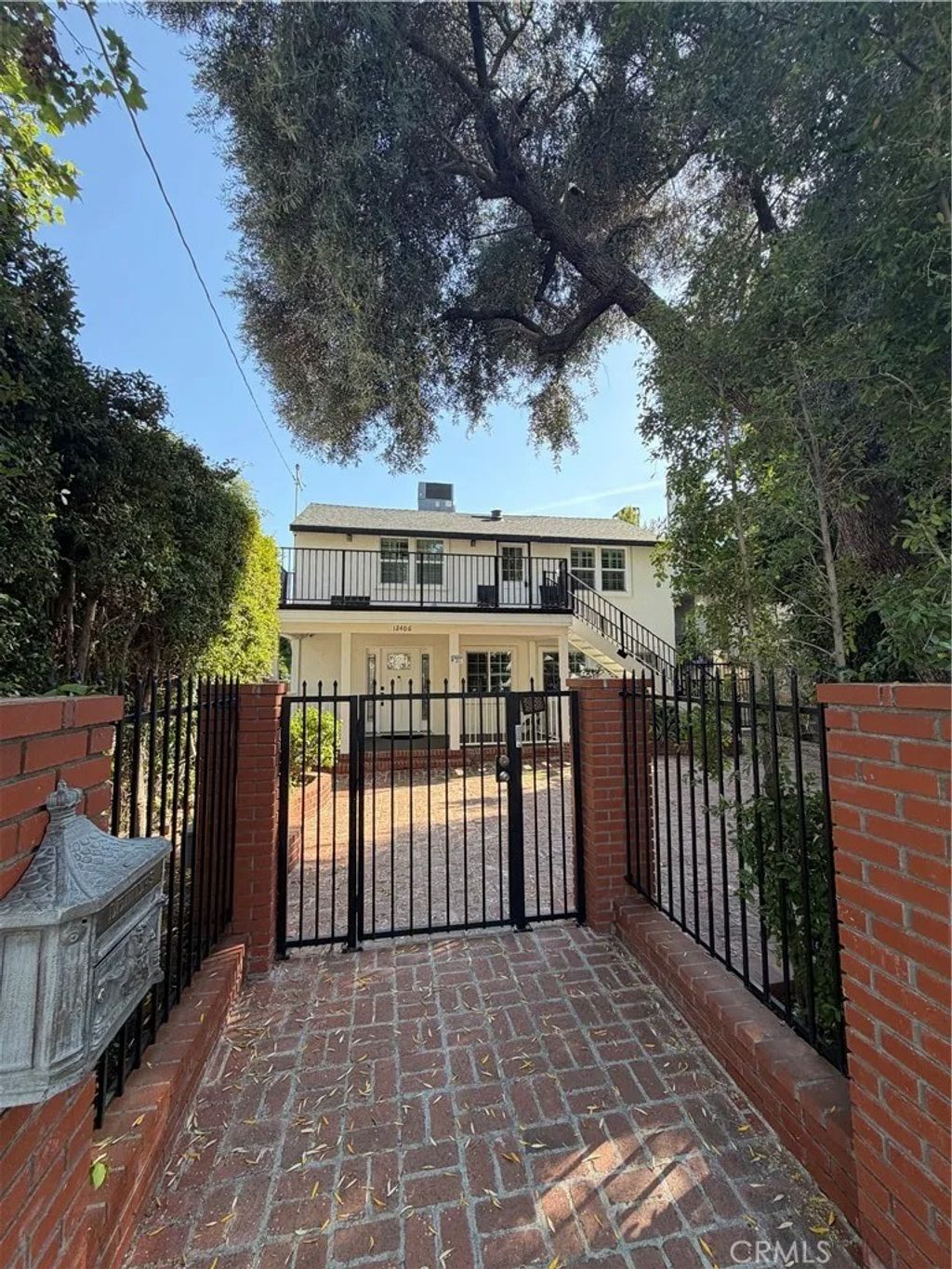 Photo of 12406 Magnolia Blvd, Valley Village, CA 91607 (MLS # SR26074093)