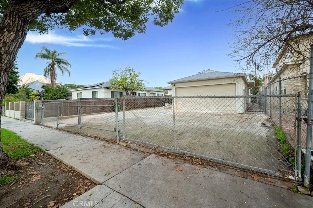 833 W 41st Drive