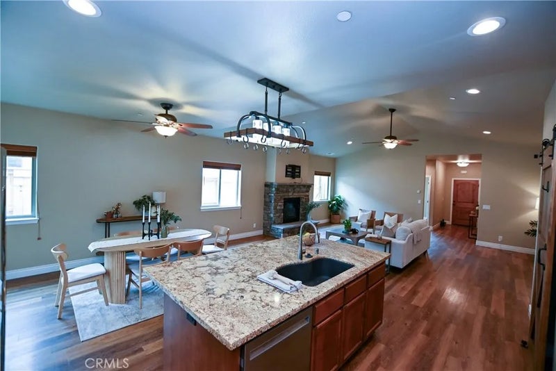 1654 Desert Spring