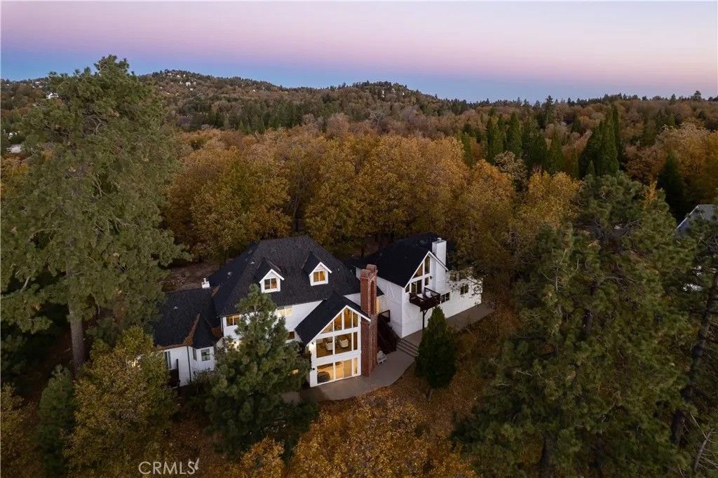 Photo of 748 Shelter Cove, Lake Arrowhead, CA 92352 (MLS # IG26010764)