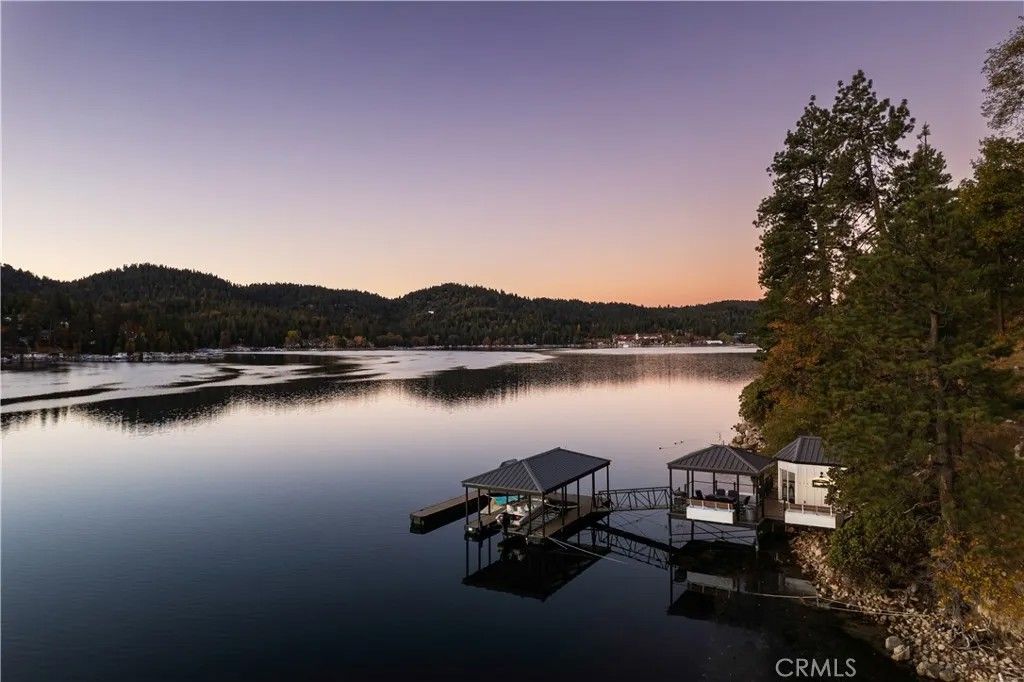 Photo of 748 Shelter Cove, Lake Arrowhead, CA 92352 (MLS # IG26010764)
