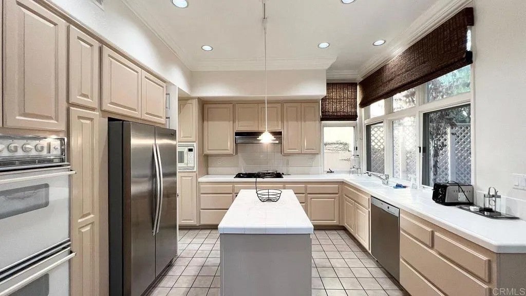 9679 Claiborne Square