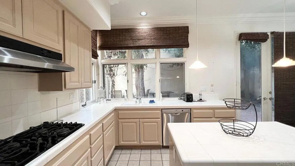 9679 Claiborne Square