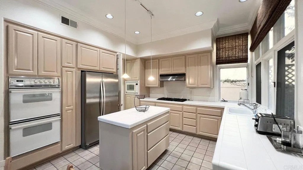 9679 Claiborne Square