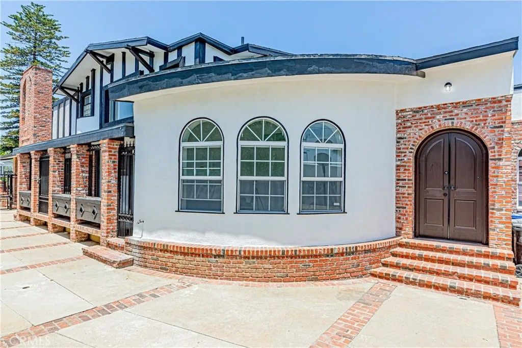 Photo of 5334 Victoria Ave, Los Angeles, CA 90043 (MLS # IG26004416)