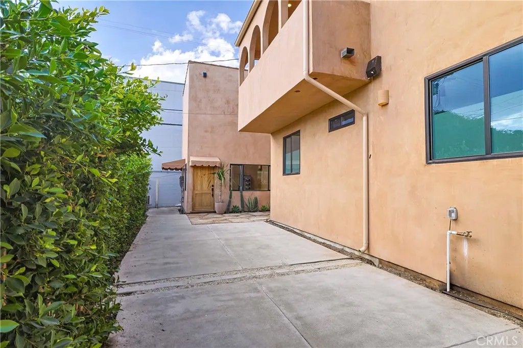 Photo of 817 N Orange Grove Avenue #1/2, West Hollywood, CA 90046 (MLS # BB25248659)